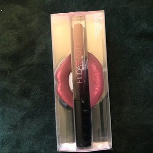 Huss Beauty Demi-matte in Bawse